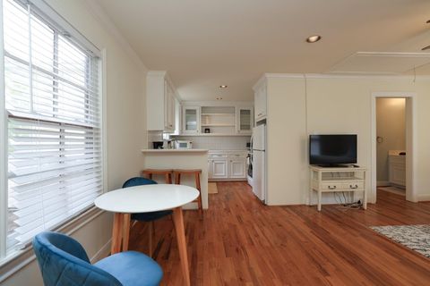 Photo of 1132 Oxford Garage Apartment Street, Houston, TX 77008 (MLS # 40106271)