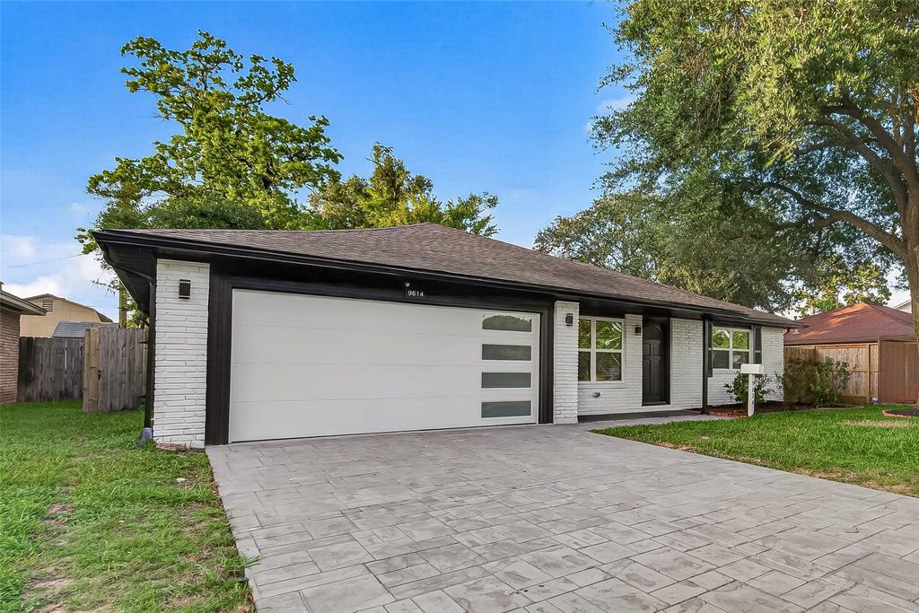 Photo of 9614 Hammerly BLVD, Houston, TX 77080 (MLS # 40306339)