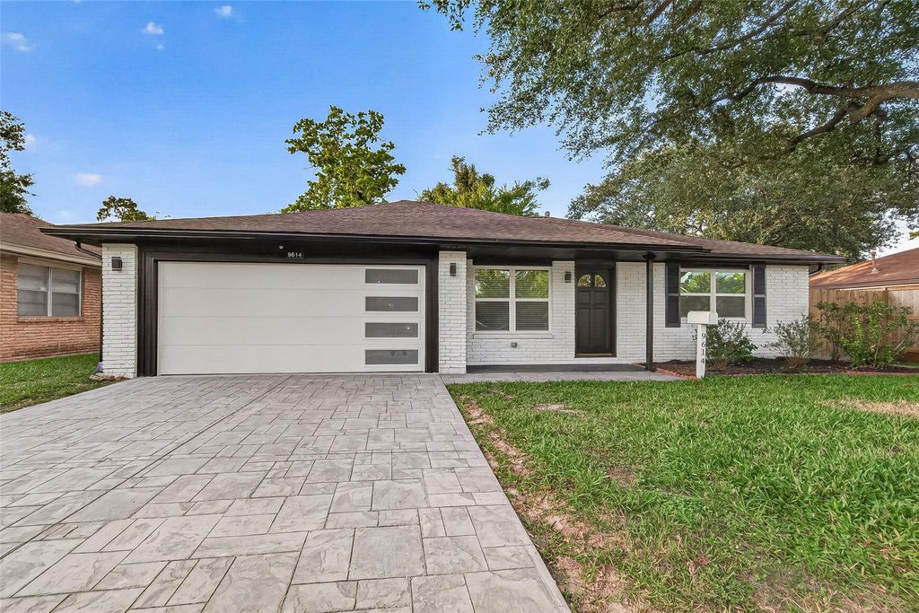 Photo of 9614 Hammerly BLVD, Houston, TX 77080 (MLS # 40306339)
