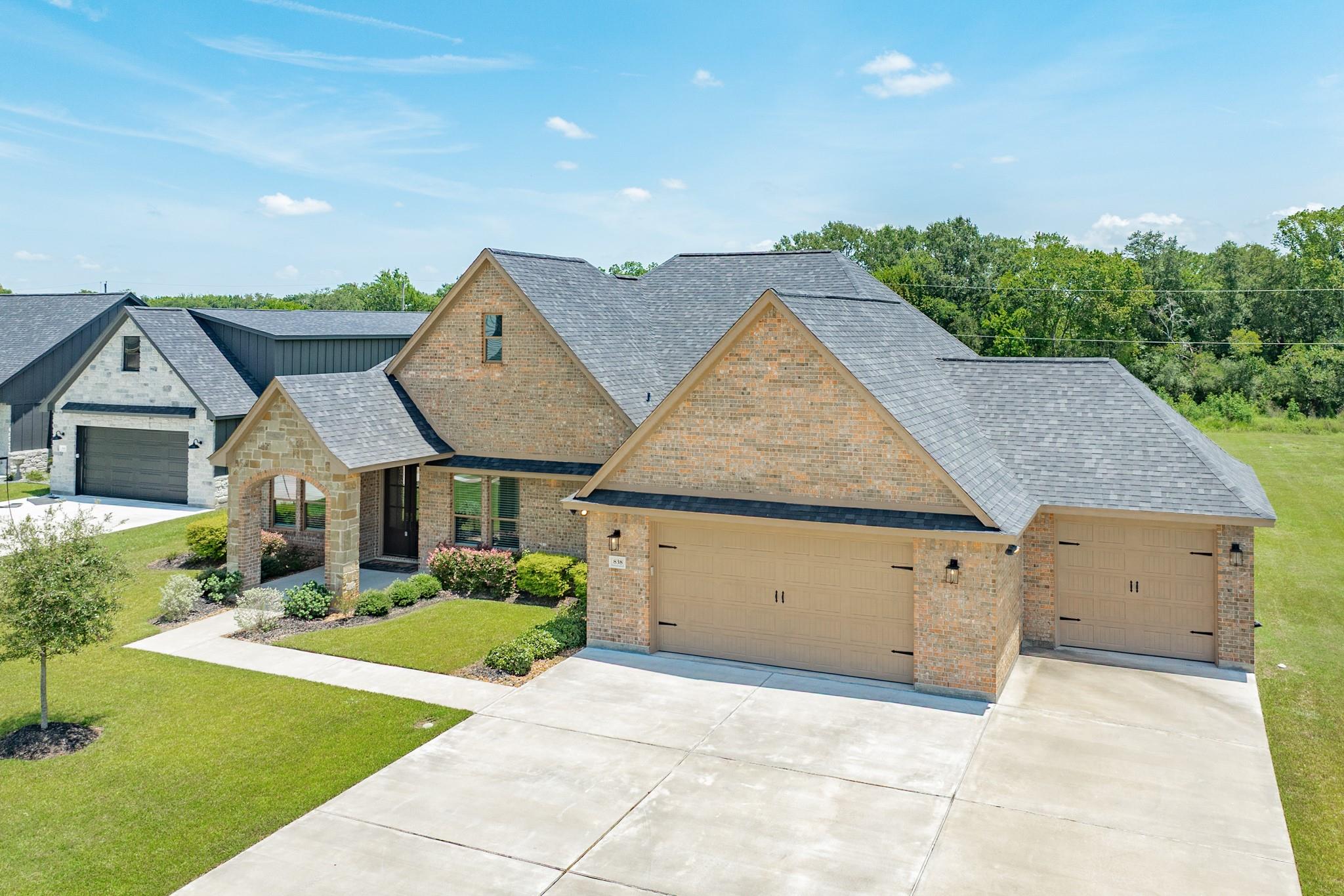 838 Oak Ridge Drive
