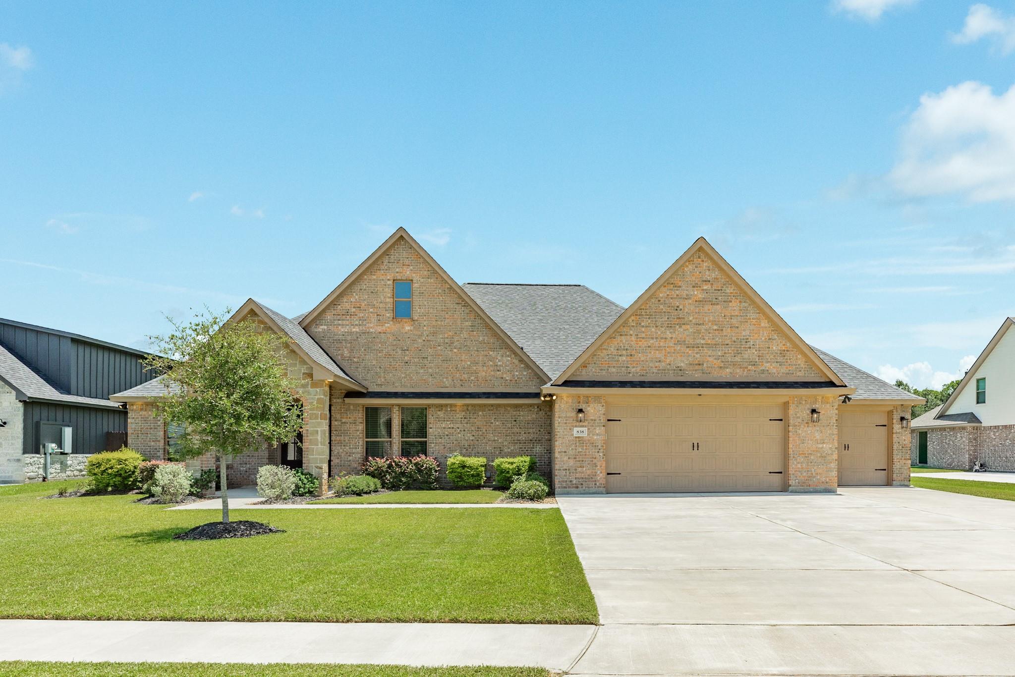 838 Oak Ridge Drive