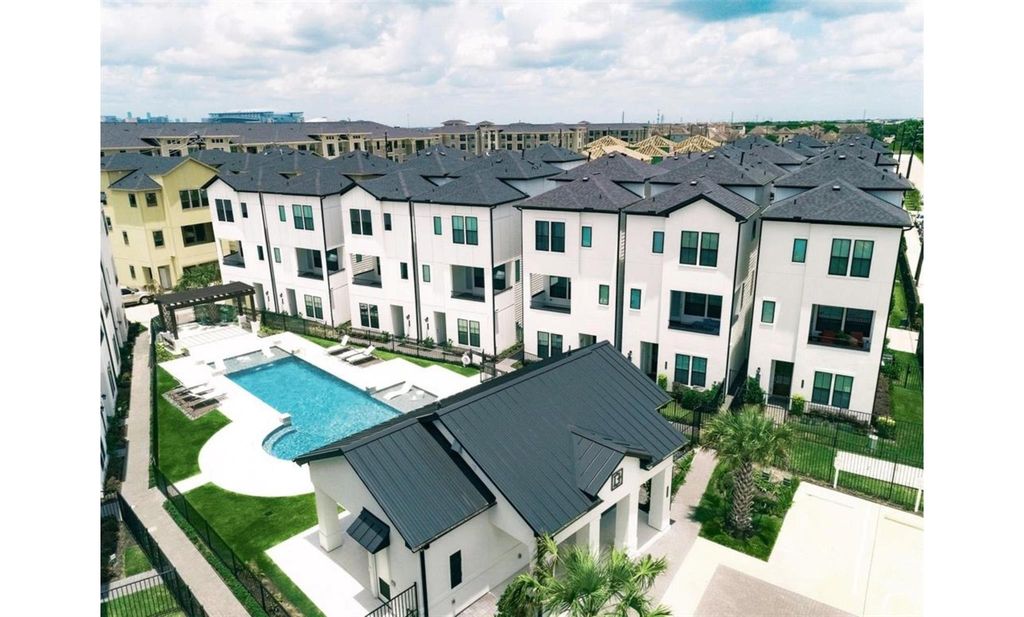 Photo of 2802 Grand Fountains Drive #F, Houston, TX 77054 (MLS # 39462290)