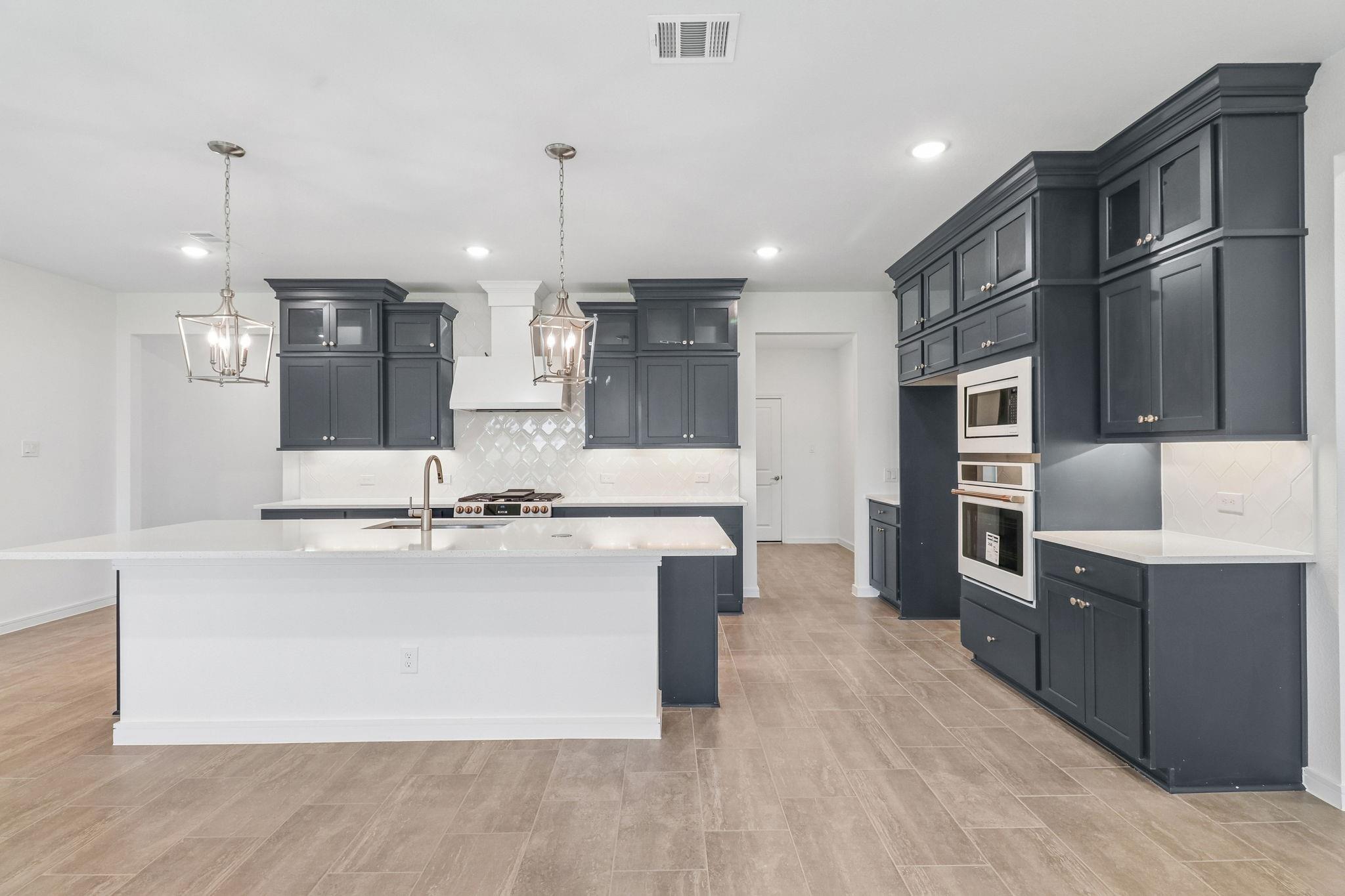 11822 Old Fashion Circle