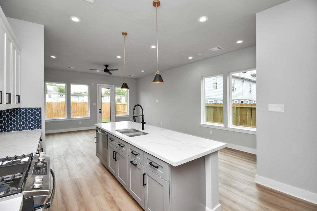 Photo of 6817 Peerless Street, Houston, TX 77021 (MLS # 61340688)