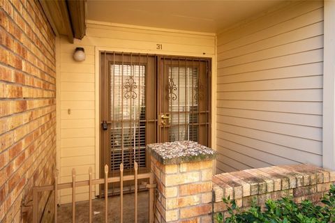 Condo For Rent - 2425 Holly Hall Street #31<br/> Houston, TX 77054