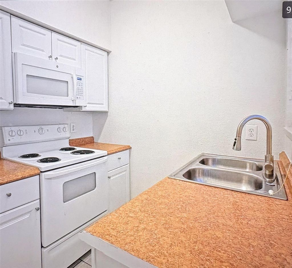 Photo of 2021 Spenwick Dr #510, Houston, TX 77055 (MLS # 13529861)