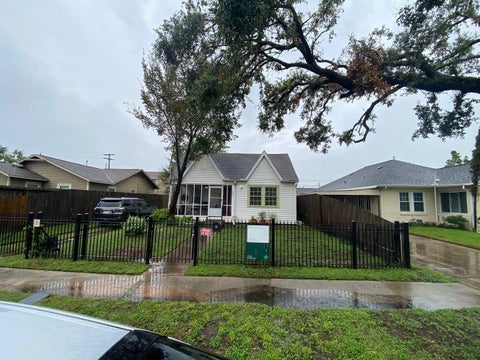 Photo of 1005 Dorothy Street, Houston, TX 77008 (MLS # 24303835)