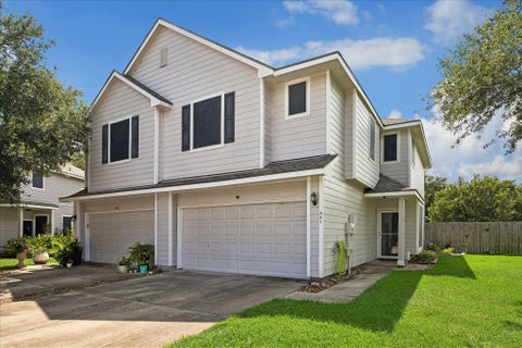 Photo of 341 Capella Oaks Lane, Dickinson, TX 77539 (MLS # 10364204)