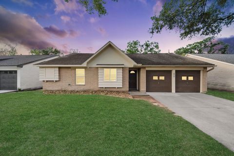 Photo of 6019 Spellman Road, Houston, TX 77096 (MLS # 41927769)