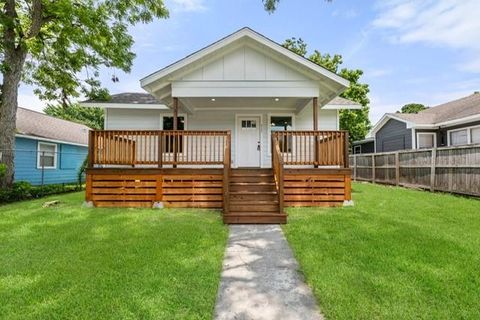 Photo of 3106 Michigan Street, Baytown, TX 77520 (MLS # 77601219)