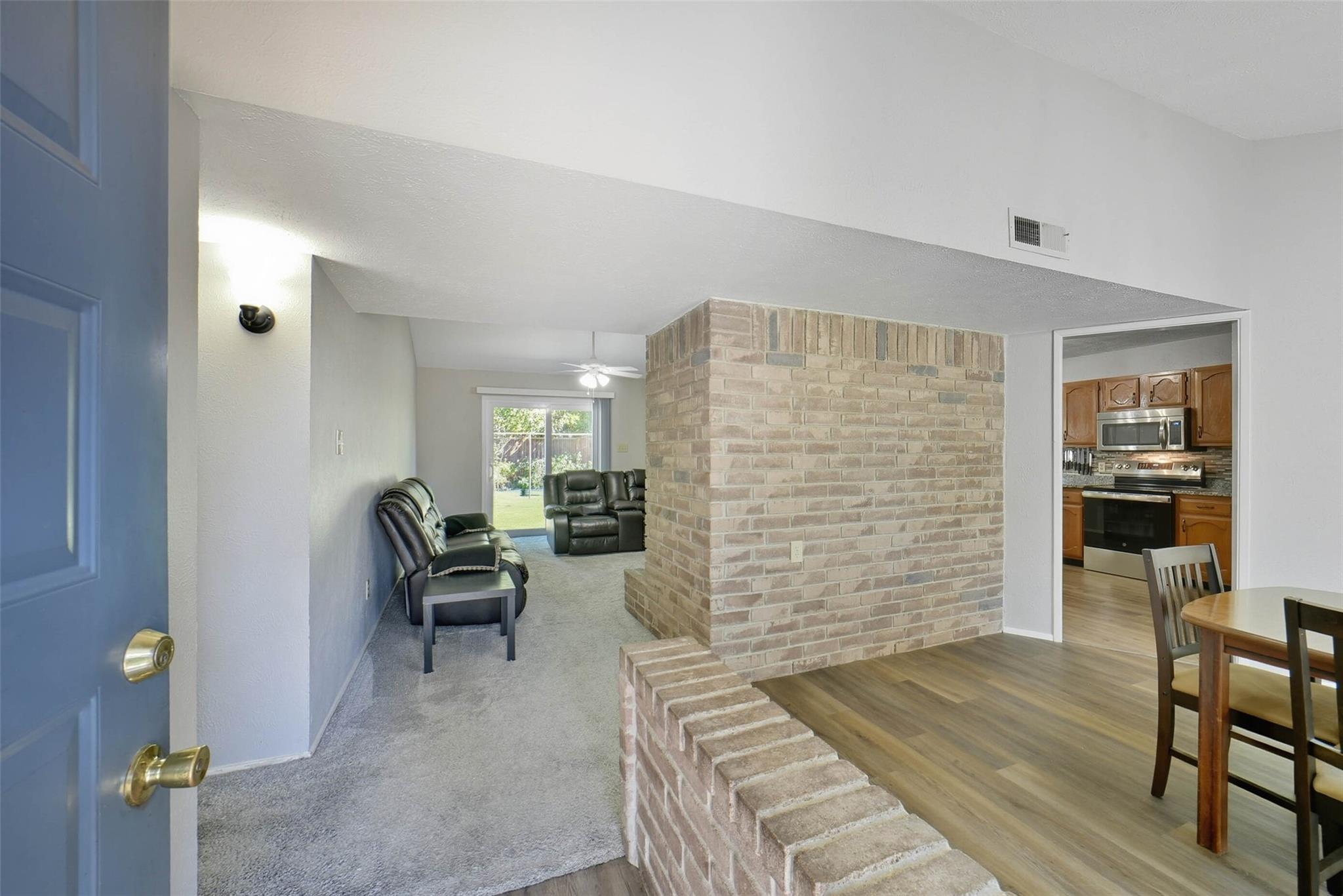 2819 Hummingbird Lane