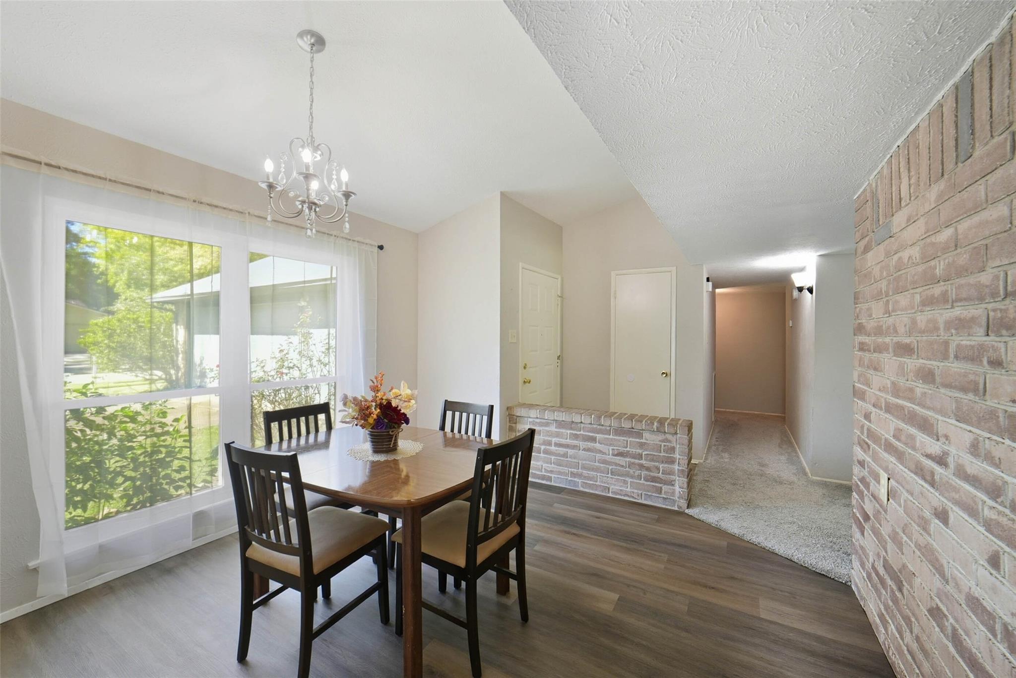 2819 Hummingbird Lane