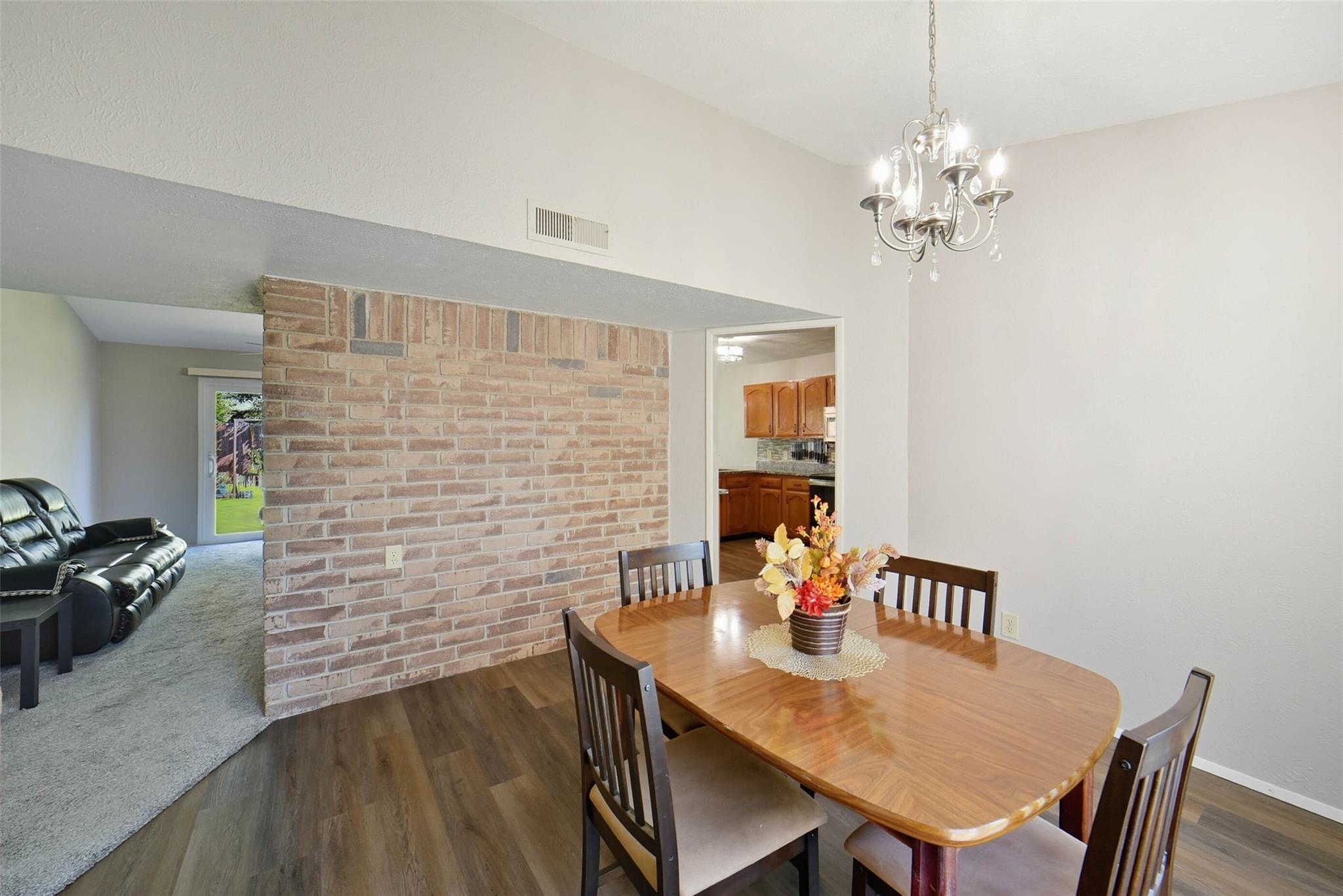 2819 Hummingbird Lane