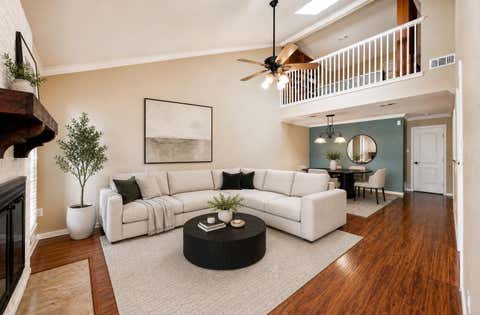 Townhouse For Sale - 13882 Hollowgreen Drive #810<br/> Houston, TX 77082