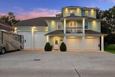 207 West 6th Street Kemah TX 77565
