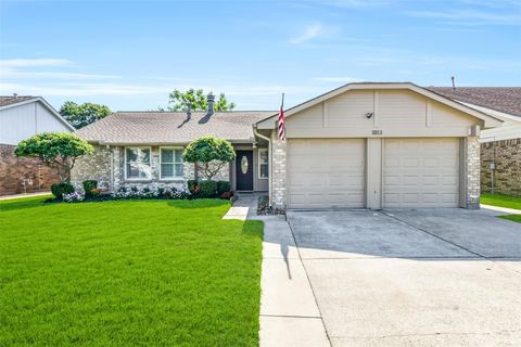 Photo of 3813 Teakwood Drive, La Porte, TX 77571 (MLS # 30792994)