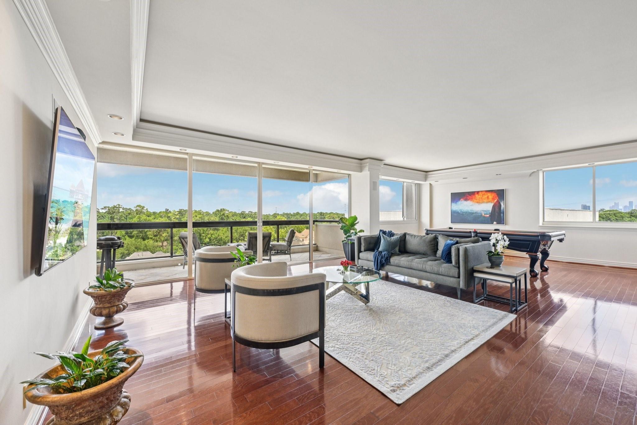 49 Briar Hollow Lane 702