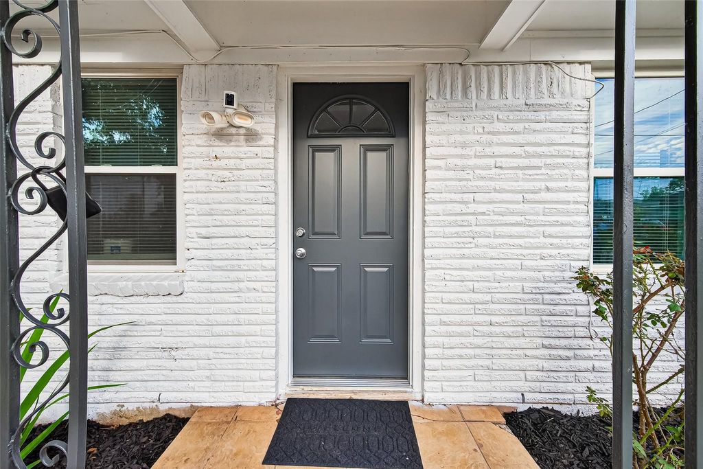 Photo of 4208 Europa Street, Houston, TX 77022 (MLS # 94132565)