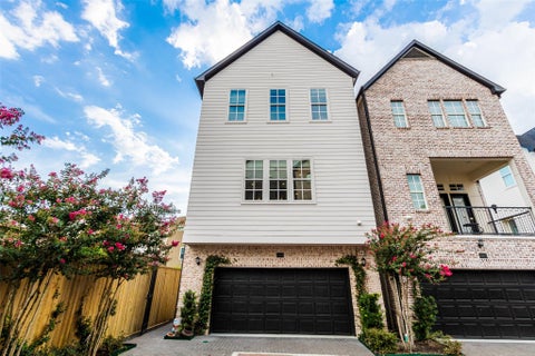 Homes For Rent - 10939 Grove Tree Lane<br/> Houston, TX 77043