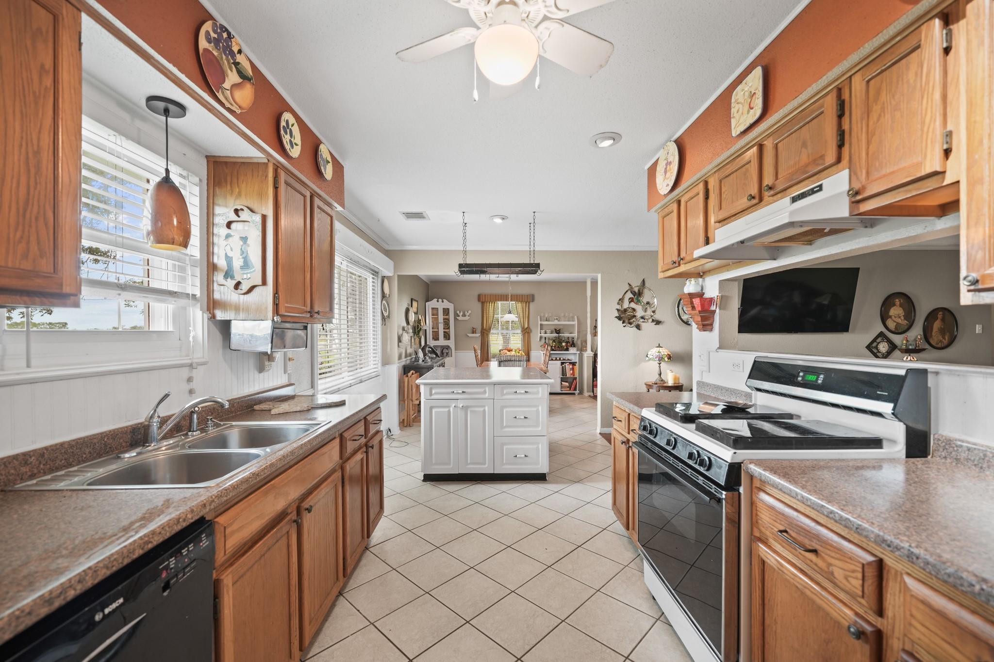 4911 Brister Parkway