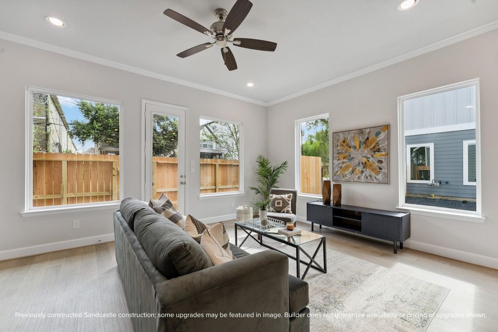 Photo of 5672 Nolda Street, Houston, TX 77007 (MLS # 73850765)