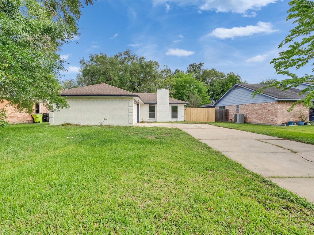 Photo of 3915 Brumbelow Street, Rosenberg, TX 77471 (MLS # 25475436)