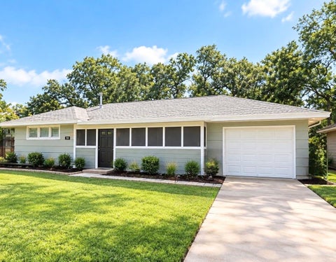 Photo of 233 Caladium Street, Lake Jackson, TX 77566 (MLS # 21289951)