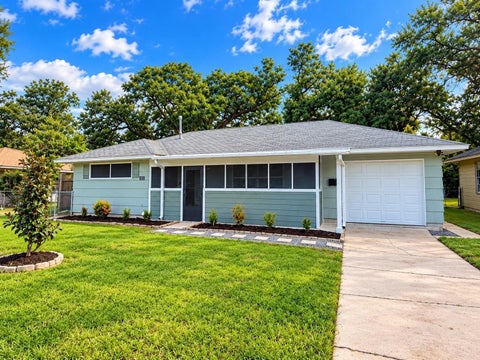 Homes For Rent - 233 Caladium Street<br/> Lake Jackson, TX 77566