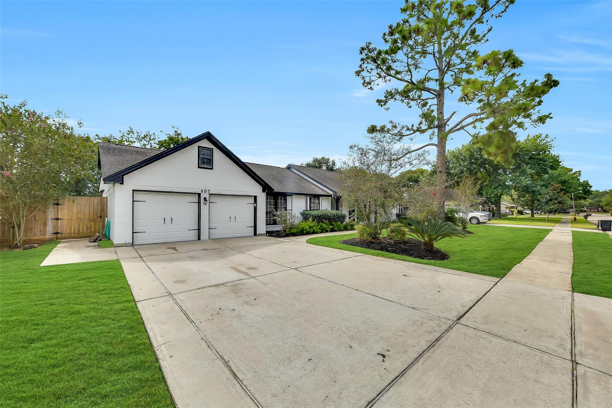 807 Sandringham Drive