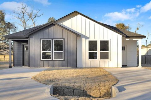 104 Runnels Street Willis TX 77378