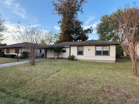 Photo of 4609 Ray Street, Pearland, TX 77581 (MLS # 51774635)
