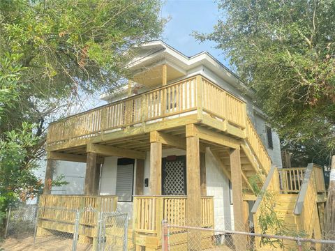 Photo of 5618 Avenue L #UP, Galveston, TX 77551 (MLS # 47370500)