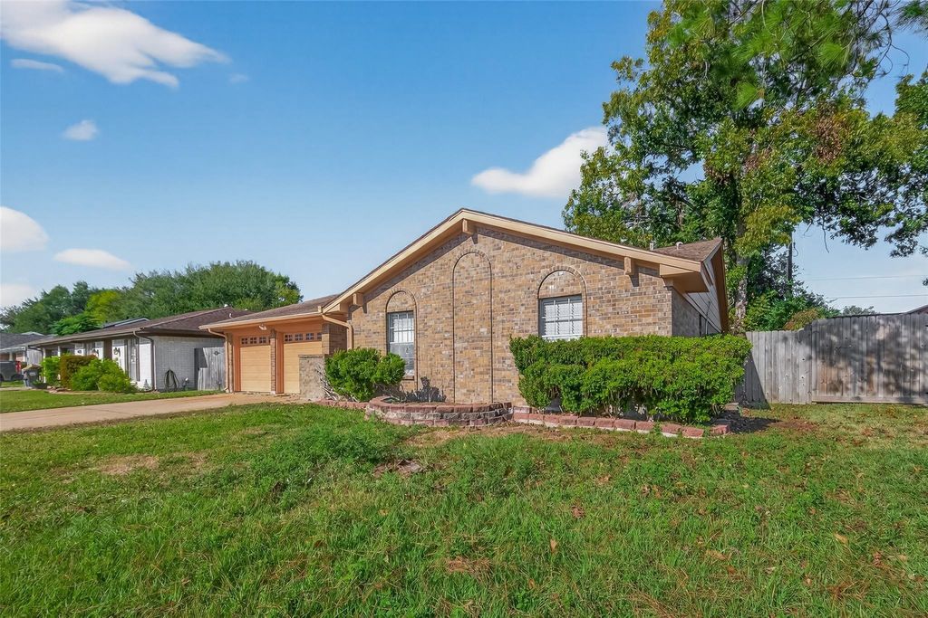 Photo of 4223 Yosemite Drive, Pasadena, TX 77504 (MLS # 96045636)