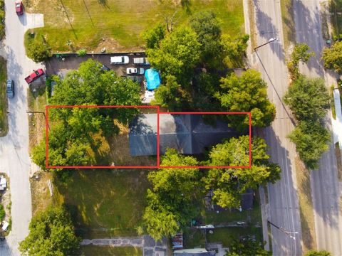 Photo of 3216 Collingsworth Street, Houston, TX 77026 (MLS # 33453737)