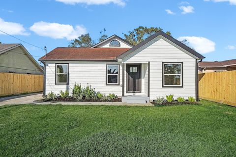 Photo of 6305 Gay Street, Houston, TX 77022 (MLS # 5037225)