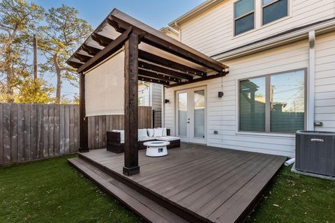 Photo of 806 Thornton Road #B, Houston, TX 77018 (MLS # 67811794)