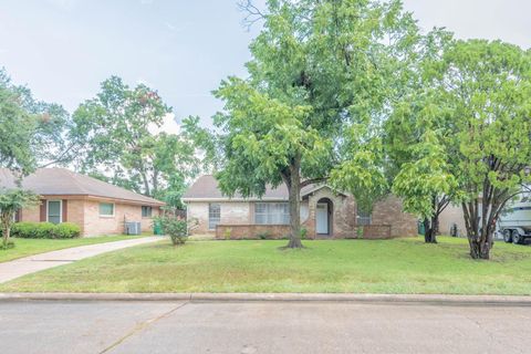 Photo of 10823 Overlea Drive, Houston, TX 77089 (MLS # 67066112)