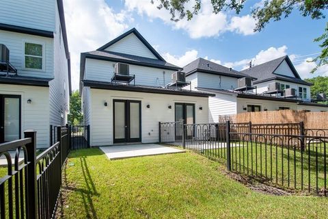 Photo of 5115 Briscoe Street #A/B, Houston, TX 77033 (MLS # 84511251)