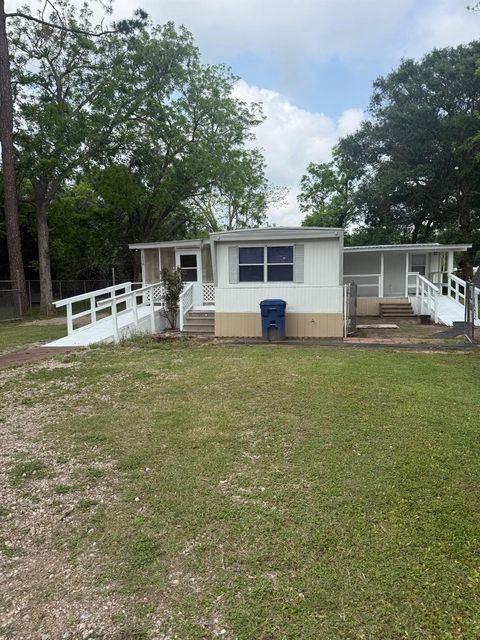Photo of 116 Avenue C, Brazoria, TX 77422 (MLS # 2361935)