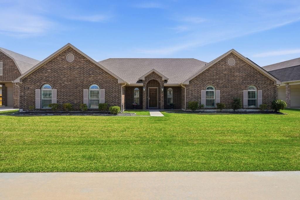 Photo of 3615 E Cape Road, Dickinson, TX 77539 (MLS # 62752770)