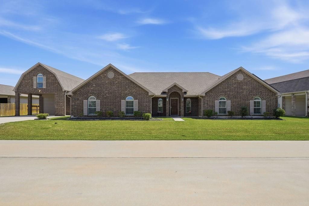 Photo of 3615 E Cape Road, Dickinson, TX 77539 (MLS # 62752770)