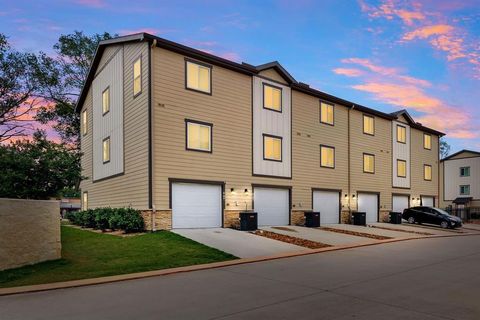 Townhouse For Sale - 12603 Telge Road #32 A-D<br/> Cypress, TX 77429