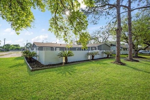 Photo of 3426 Valley Brook Drive, La Porte, TX 77571 (MLS # 61249201)