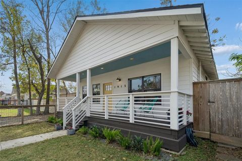 Photo of 1915 Everett Street, Houston, TX 77009 (MLS # 8795828)