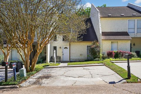 Townhouse For Sale - 12203 Glenview Drive Drive<br/> Montgomery, TX 77356