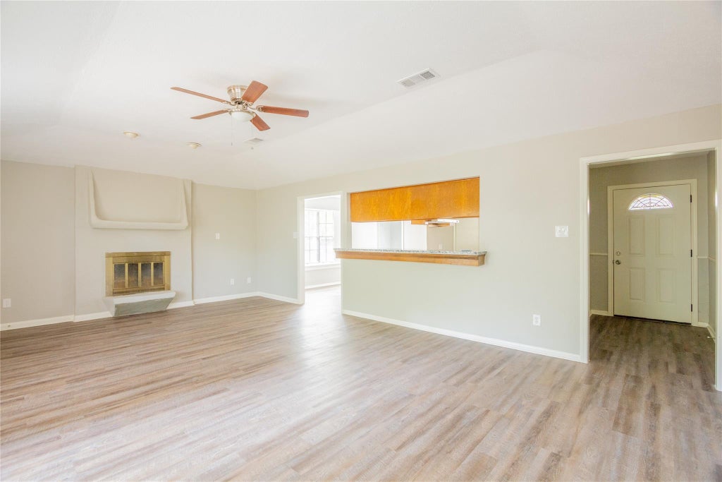 Photo of 102 Sue Lane, Highlands, TX 77562 (MLS # 72430450)