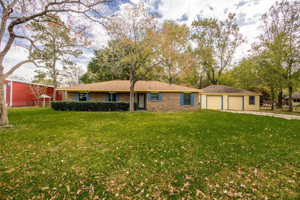 Photo of 102 Sue Lane, Highlands, TX 77562 (MLS # 72430450)