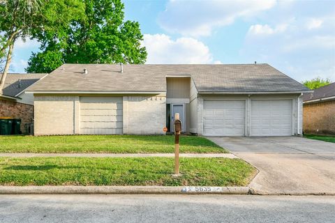 Photo of 5635 Greenhill Forest Drive, Houston, TX 77088 (MLS # 92069811)