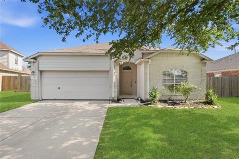 Photo of 1707 N Highlands Crossing Xing, Highlands, TX 77562 (MLS # 26719890)