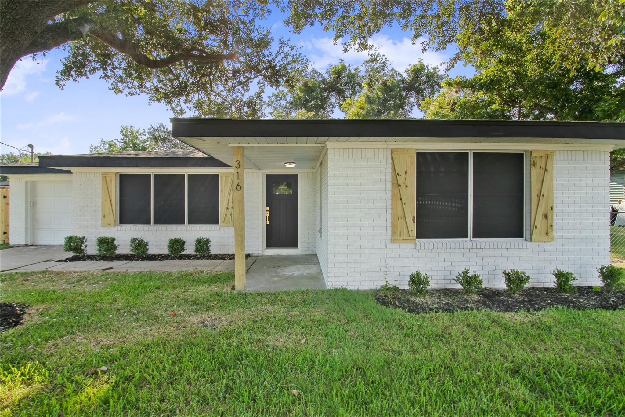 316 S Noble Road